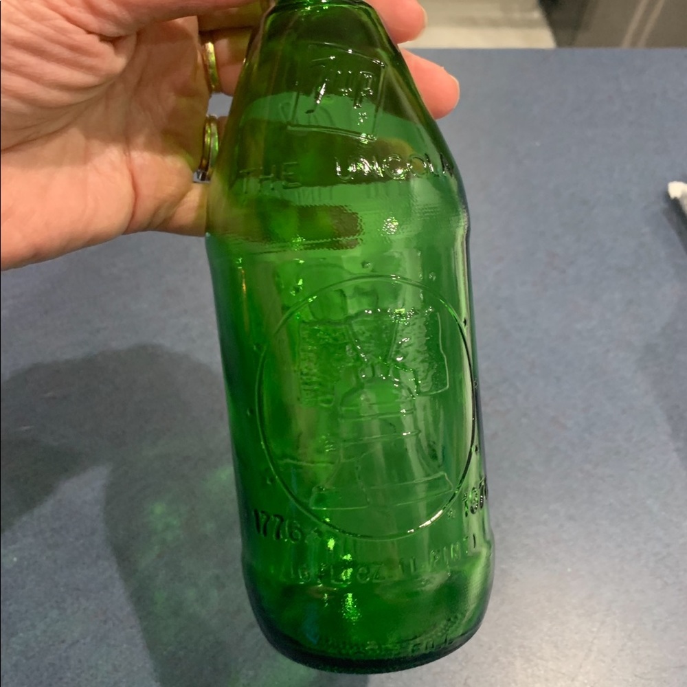 7-UP Bottle/Liberty Bell,Bicentennial 1976,Green Glass Bottle, excellent clean